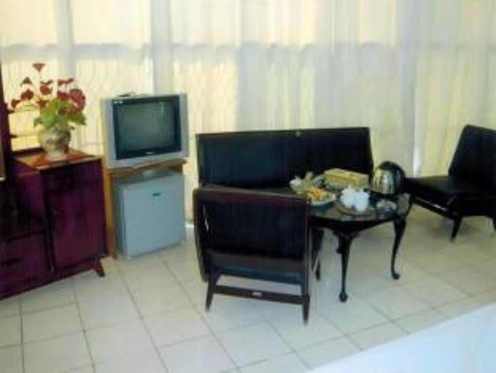 Triple H Hotel Yangon Exterior photo